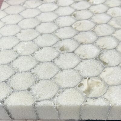 アルミ蜂蜜コアは,高中低密度の泡材料で満たされる