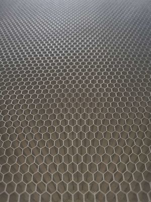 滑らかな表面が付いている軽量アルミニウム蜜蜂の巣中心材料