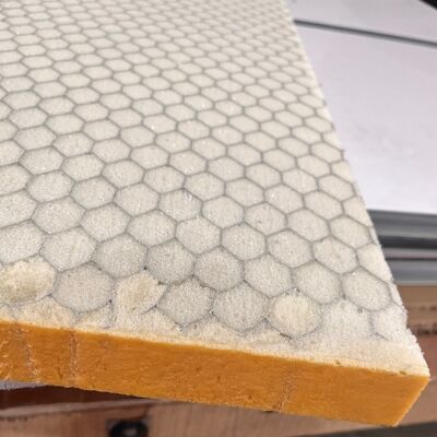 泡材料で満たされたアルミ蜂蜜コアは熱隔熱性能が良い