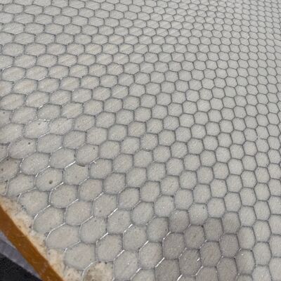 アルミ蜂蜜コアは,高中低密度の泡材料で満たされる